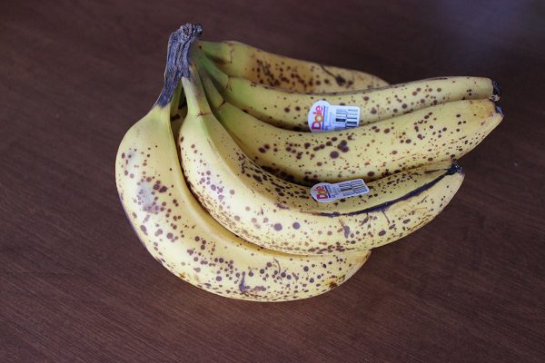 Spotted Bananas for Smoothies at ASlobComesClean.com