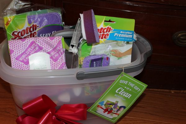 Win the #giftofclean from Scotch-Brite at ASlobComesClean.com