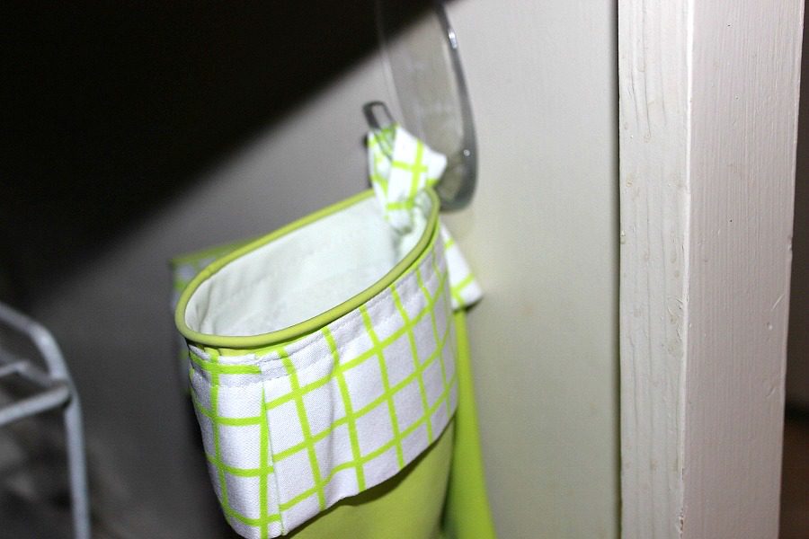 bathroom-cleaning-gloves-on-a-hook-at-aslobcomesclean-com