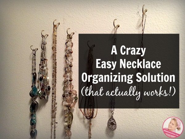 A Crazy Easy Necklace Organizing Solution (that actually works!) at ASlobComesClean.com