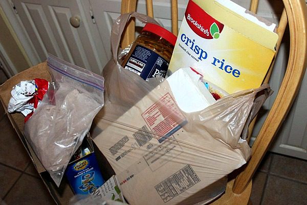 decluttering pantry another five minutes toss this #5MinuteFriday @ASlobComesClean.com
