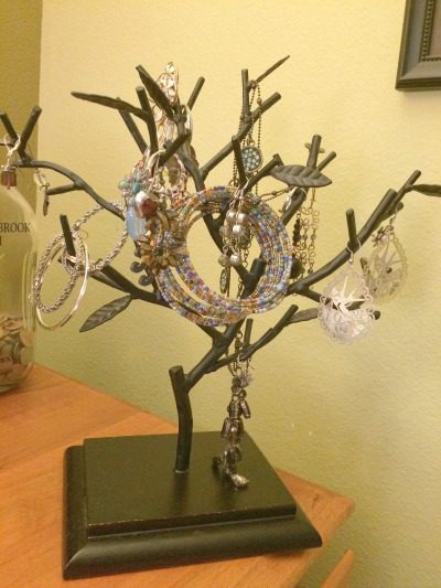 Jewelry Tree from a Reader Declutter and Organize Closet at ASlobComesClean.com
